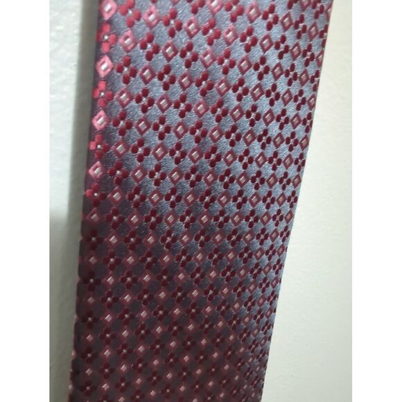 Pierre Cardin Necktie Polyester Red Diamond Geometric Pattern - Picture 2 of 7
